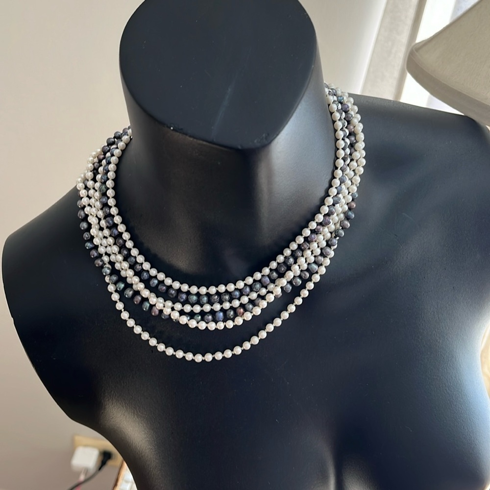 Pearl combo choker with white and gray pearls